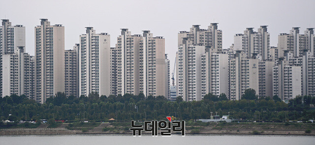 2.4 Does the countermeasure effect appear…  The rise in apartment prices in Seoul is dampened