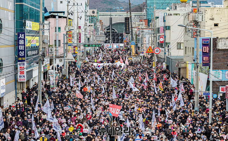 [포토] '尹 탄핵선고' 앞둔 주말...이어지는 반탄물결