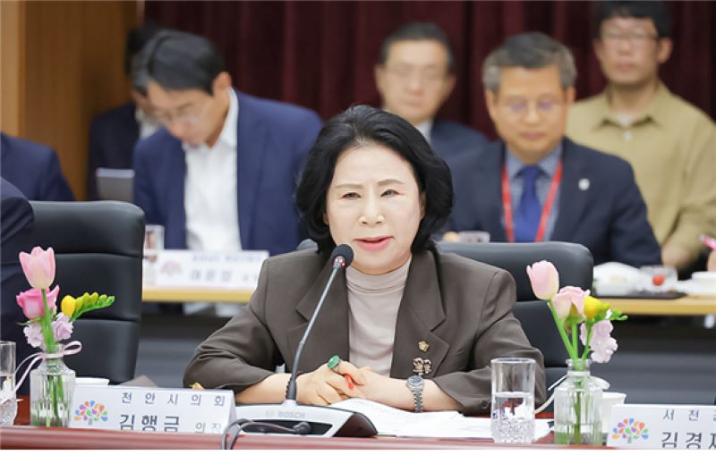천안시의회 김행금 의장, 천안삼거리 조형물 건립 지원 확답 얻어내