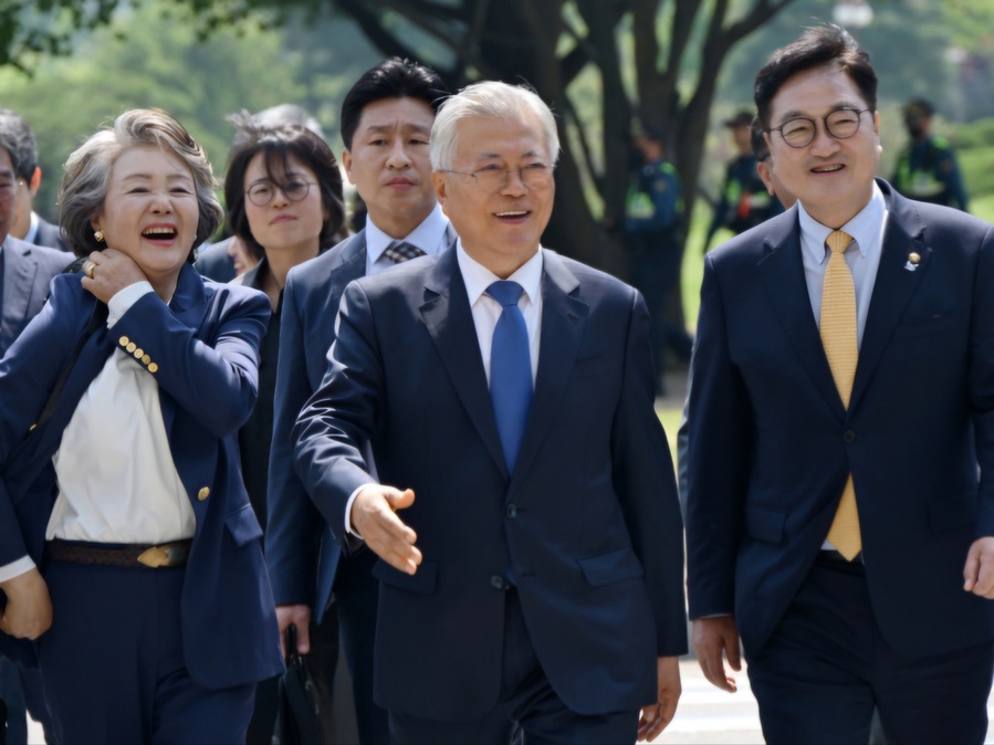전북 정치권, 문재인 전 대통령 기소에 대한 공방 가열