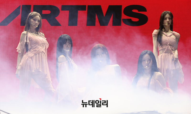[포토] 아르테미스 신곡 '이카루스' 무대...13일 첫 공개