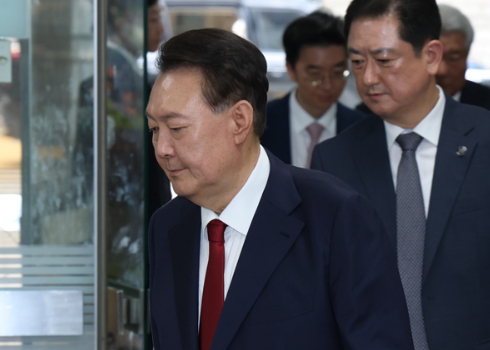 [속보] 尹, 구속심사 위해 서울중앙지법 도착 … 오후 2시 22분 심사 시작 