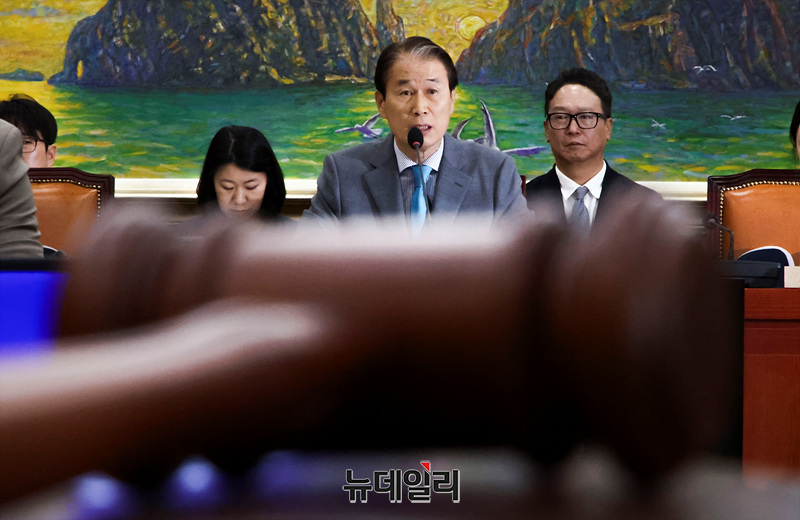 [포토] 답변하는 권오을 장관 후보자 