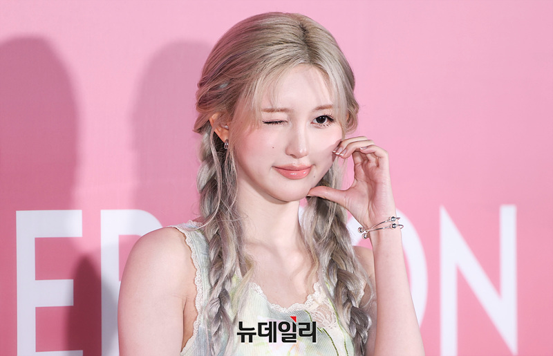 [포토] 아이브 가을 '깜찍 볼하트'