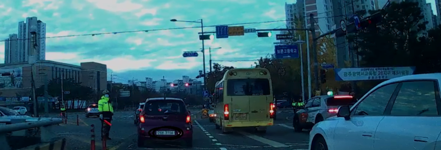 광주광산경찰, 시험장 잘못 찾은 수험생 순찰차로 수송