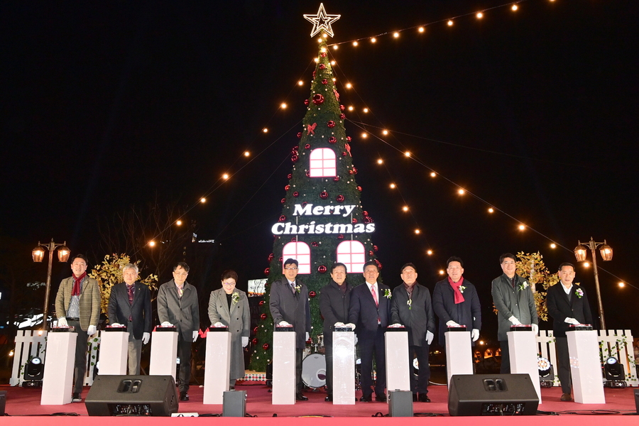 ‘진주크리스마스트리 참빛문화축제’ 개막