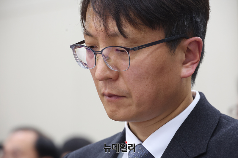 [포토] 의원들의 질타에 표정 굳은 박대준 쿠팡 대표이사