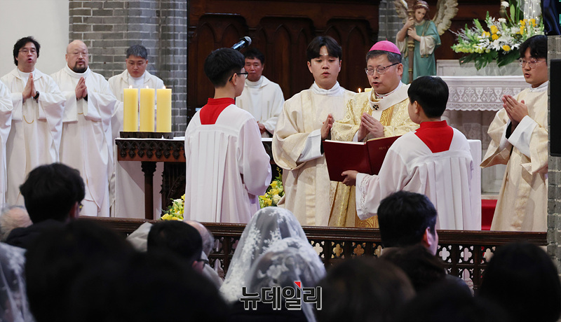 [포토] 명동대성당서 열린 '성탄 대축일' 낮 미사