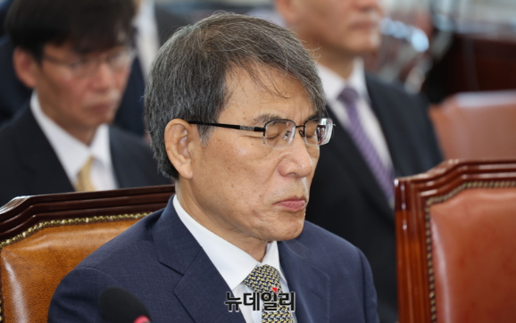 국회가 불러도 불참, 자체 개혁안엔 정부 손 벌리고 … 이러니 '선관위 해체론' 나오는 것