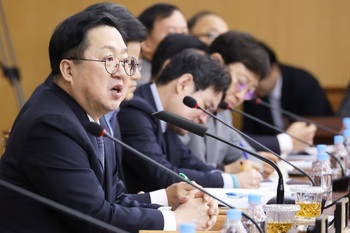 [초점] “이장우의 대권 꿈, 시정‧시민보다 앞서선 안 된다”