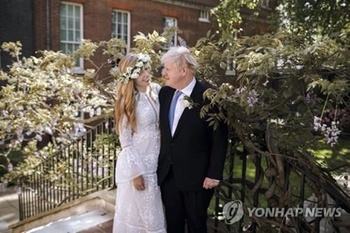 韓 축의금 '권력자 저금통' … 해외선 '사적 성격' 훼손 손사래, '외빈 불초청, 비용 자부담' 