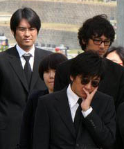 ▲ 고 최진실의 삼우제에 참석했던 조성민(왼)과 최진영 ⓒ연합뉴스