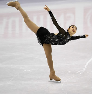 ▲ '피켜 퀸' 김연아가 28일 오전(한국시간) 미국 로스앤젤레스 스테이플센터에서 열린 2009 국제빙상경기연맹 세계피겨선수권대회 여자싱글 쇼트프로그램에서 환상의 연기를 펼치고 있다. 김연아는 자신의 시즌 최고 기록으로 쇼트 프로그램