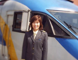 ▲ 여성 최초 KTX 기장 강은옥씨.&nbsp;&nbsp;