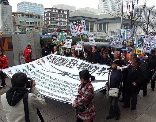 ▲ 거리행진을 하고 있다 ⓒ 독립신문