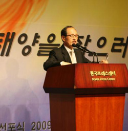 ▲ 뉴데일리 'save internet-대한민국의 빛,한반도의 어둠을 물리쳐라'새출발 주제선포식에서 인사말을 하는 인보길 대표이사 