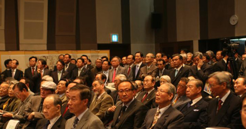 ▲ 16일 서울 태평로 프레스센터에서 개최된 뉴데일리 재창간 행사에 참석한 내빈들, 이날 행사에는 500여명이 참석해 뜨거운 관심을 보였다. 