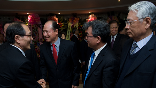 ▲ 이재춘 전 주 러시아 대사(왼쪽에서 두번째), 신억현 전 서울은행장(오른쪽끝).