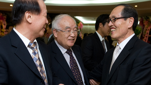 ▲ 표재순 JS씨어터 사장(가운데). 