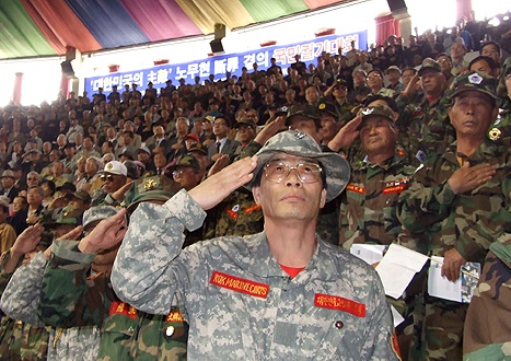 ▲ 27일 국민행동본부 주최 '노무현 구속촉구 국민궐기대회’에 참석한 고엽제전우회원들.  