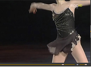 전신이 비쳐져야 하는 주요 연기 장면에서 김연아의 팔과 다리만 나온 장면.  ⓒ MBC 화면 캡쳐