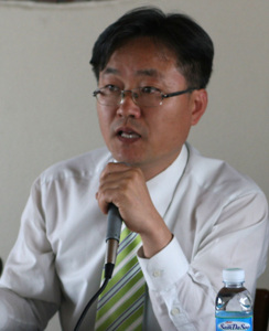 ▲ 최홍재 공언련 사무처장이 28일 열린 공언련 토론회에서 주제발표를 하고 있다. ⓒ 뉴데일리