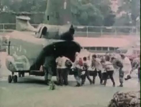 ▲ 월맹군이 사이공으로 쳐들어오던 시간, 월남 지도층 인사들은 가족과 함께 미국 비행기로 탈출하기에 바빴다.