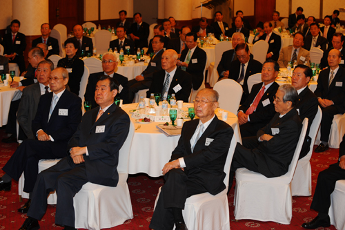 ▲ 재향군인 율곡포럼에서 참석자들이  김희상 한국안보문제 연구소 이사장의 연설을 듣고 있다