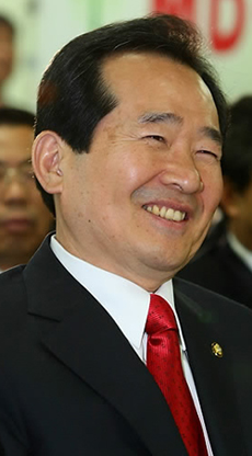 ▲ 4.29재보궐선거에서 민주당 후보가 수도권에서 완승하자 흡족해하고 있는 민주당 정세균 대표 ⓒ연합뉴스