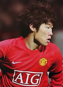 ▲ 맨유와 4년 재계약에 구두로 합의한 것으로 알려진 박지성이 2일 미들즈브러와의 경기에서 후반 5분 천금같은 시즌 3호골을 터뜨려 겹경사를 맞았다.  ⓒ 연합뉴스