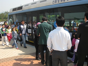 ▲ 지난 5일 어린이날을 맞아 국립과천과학관에서 수소연료전지 버스를 시범 운행해 화제를 모았다. ⓒ 뉴데일리