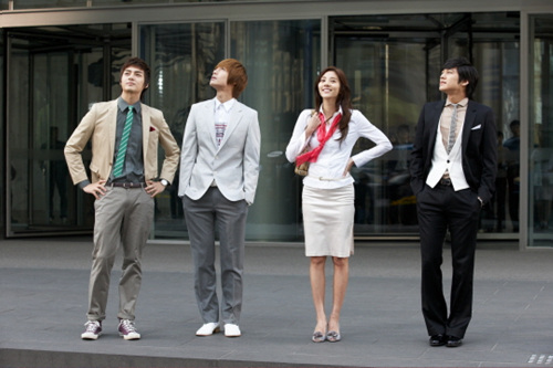 ▲ 삼성 애니콜 햅틱미션을 수행중인 스타들. 왼쪽부터 김준, 김현중, 손담비, 김범 ⓒ 뉴데일리