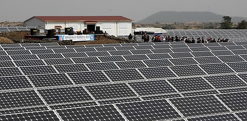 ▲ 17일 서귀포시 성산읍 온평리에 들어선 제주도내 최대 1MW급 태양광발전소 전경.&nbsp;&nbsp; ⓒ 연합뉴스