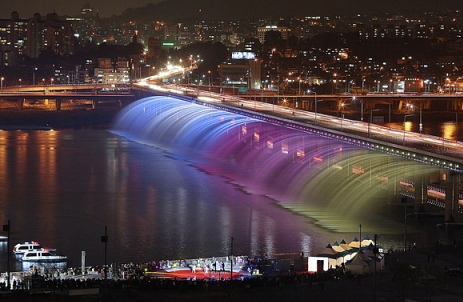 ▲ 한강공원에 위치한 달빛무지개분수(작가 구교복).&nbsp;&nbsp;&nbsp; ⓒ 서울시 한강사업본부