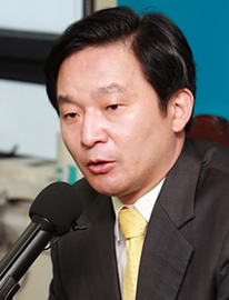 ▲ 한나라당 쇄신특위 위원장에 임명된 원희룡 의원이 11일 서울 여의도 당사에서 열린 기자간담회에서 당 쇄신 구상을&nbsp;설명하고 있다. ⓒ 연합뉴스