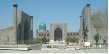 ▲ 사마르칸트의 레기스탄 광장. 광장 북쪽의 운하 주변에 모래가 많아 '모래 광장'이란 뜻이다. ⓒ 뉴데일리