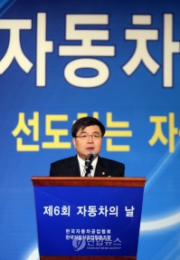 ▲ 임채민 지식경제부 차관이 12일 오후 서울 삼성동 코엑스 인터컨티넨탈호텔에서 열린 제6회 자동차의 날 기념행사에서 축사를 하고 있다.   ⓒ 연합뉴스