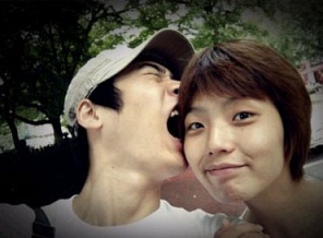 ▲ 동료 개그우먼 강유미의 미니홈피에 올려진 안영미와 조상근의 다정한 모습.   ⓒ 강유미 미니홈피