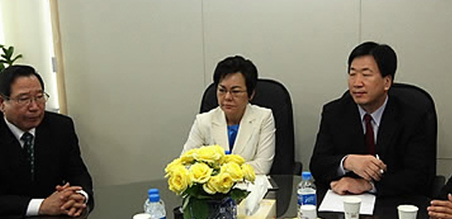 ▲ 14일 당 소속의원 3명의 '의원직 상실'로 초토화된 친박연대. 친박연대는 15일 당 회의에서 