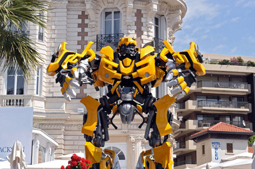 ▲ 프랑스 칸 칸튼호텔 앞에 전시된 영화 '트랜스포머'의 범블비 모형. 