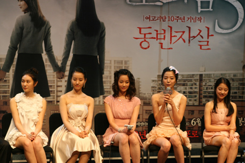 ▲ '여고괴담5-동반자살' 5명의 여배우들은 무려 5545:1의 경쟁률을 뚫고 선발됐다. 사진 왼쪽부터 손은서, 장경아, 오연서, 송민정, 유신애. ⓒ 뉴데일리