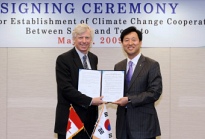 ▲ 오세훈 시장이 데이비드 밀러 캐나다 토론토시장과 18일 오후 기후변화화대응과 생태복원에 관한 양 도시간 MOU를 체결했다.  ⓒ 뉴데일리