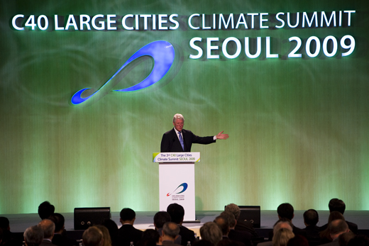 ▲  'C40 서울 정상회의' 개회식에 참석, 기조연설을 하고 있는 클린턴 전 미국 대통령.   ⓒ 황문성 기자