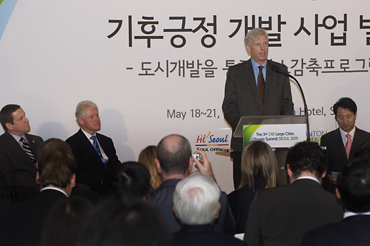 ▲ 데이비드 밀러(David Miller) 캐나다 토론토 시장이 &lsquo;CPDP사업에 대한 C40회원도시 참여방안&rsquo;을 설명하고 있다.&nbsp; &nbsp;ⓒ&nbsp;황문성 기자&nbsp;