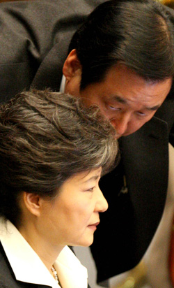 ▲ 박근혜 한나라당 전 대표와 친박계 좌장으로 불리는 김무성 의원. ⓒ 연합뉴스