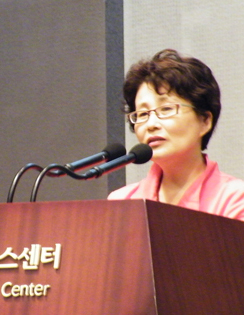 ▲ '공교육 정상화를 위한 사교육 진단과 대책' 토론회에서 격려사를 한 한나라당 전여옥 의원. 전 의원은 