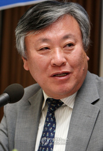 ▲ '서울디지털포럼 2009'에서 '이야기의 힘' 을 주제로 강연할 이문열 작가. ⓒ 연합뉴스