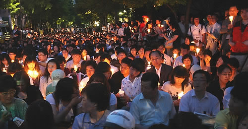 ▲ 지난 27일 서울 정동에서 열린 노무현 전 대통령 추모행사에서 나온 시민들 ⓒ연합뉴스