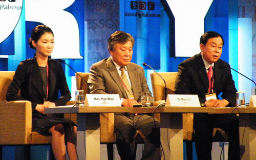 ▲ 27일 서울 쉐라톤 워커힐 호텔에서 열린 '서울디지털포럼'에서 윤호진 단국대 영상학부 교수가 '이야기의 힘'에 대해 발표하고 있다. ⓒ 뉴데일리