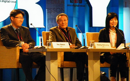 ▲ 28일 서울 쉐라톤그랜드워커힐호텔에서 열린 '서울디지털포럼'에서 소설가 황석영, 신경숙이 '이야기의 힘'을 주제로 발표를 가졌다. ⓒ 뉴데일리